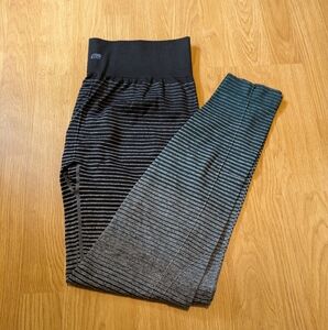 🎉 3 for 10 item: Striped workout leggings